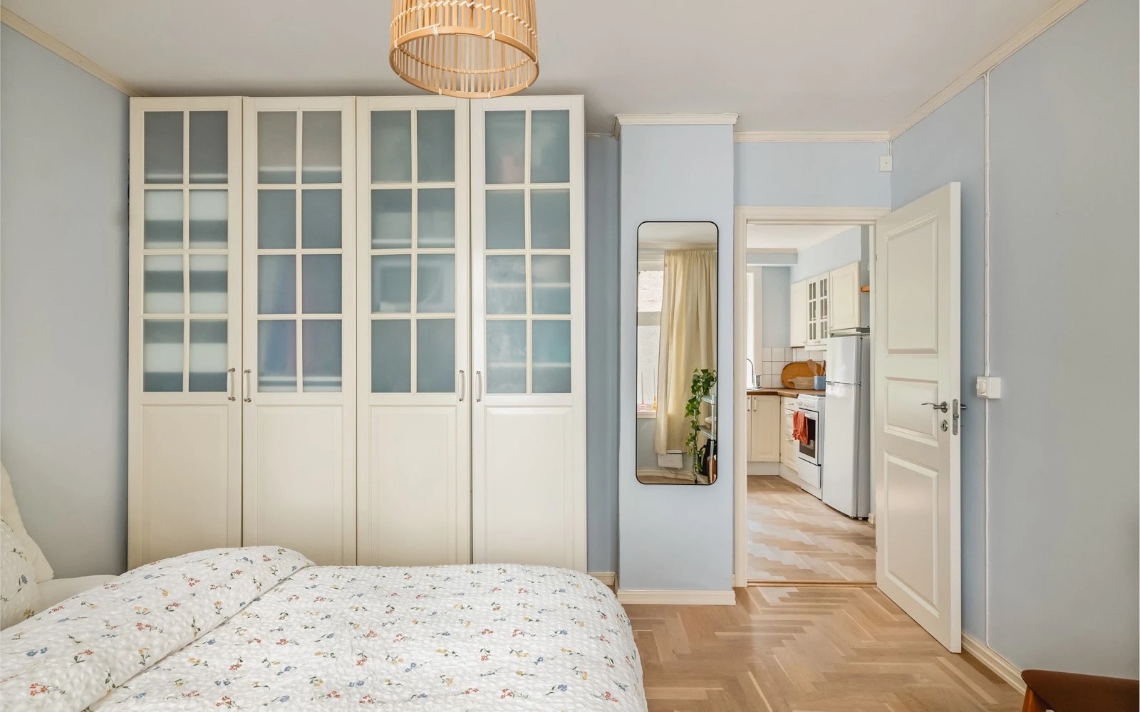 - Her får du en bolig med sjel og personlighet, kombinert med en beliggenhet som gir deg kort vei til alt Bergen har å by på -